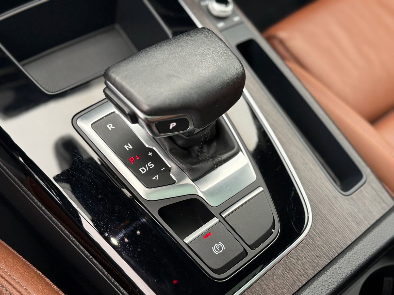 Used 2023 Audi Q5 e Premium w/ Convenience Package image 18