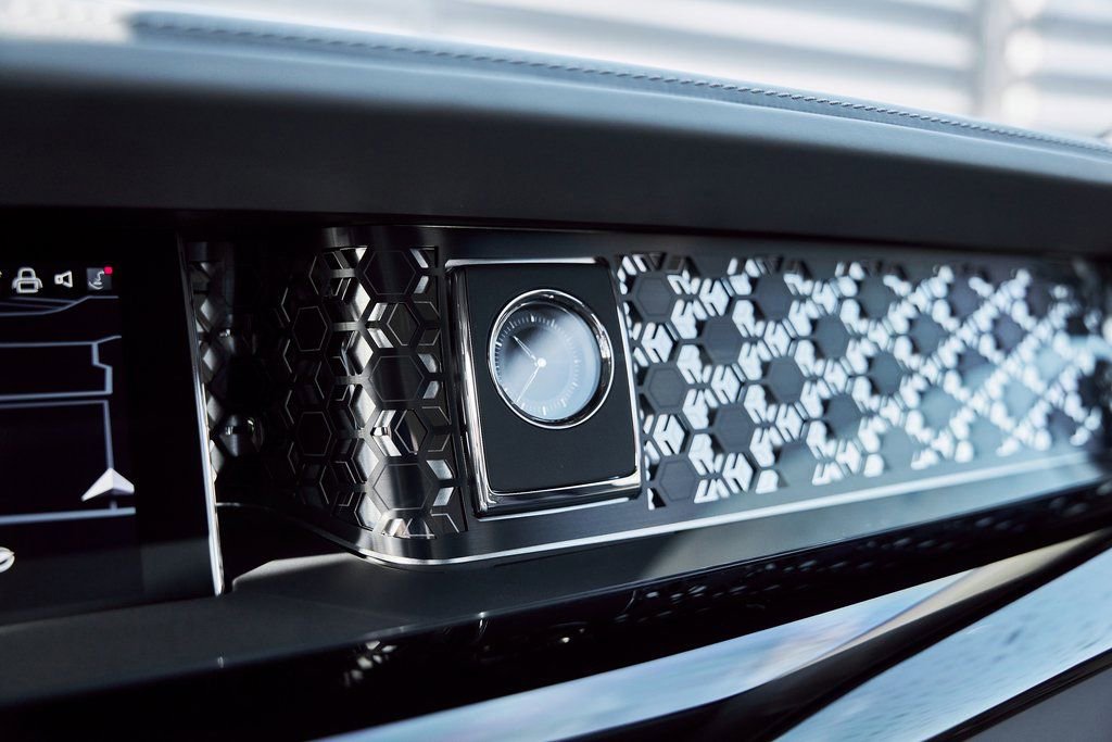 Used 2025 Rolls-Royce Phantom Sedan RWD image 89