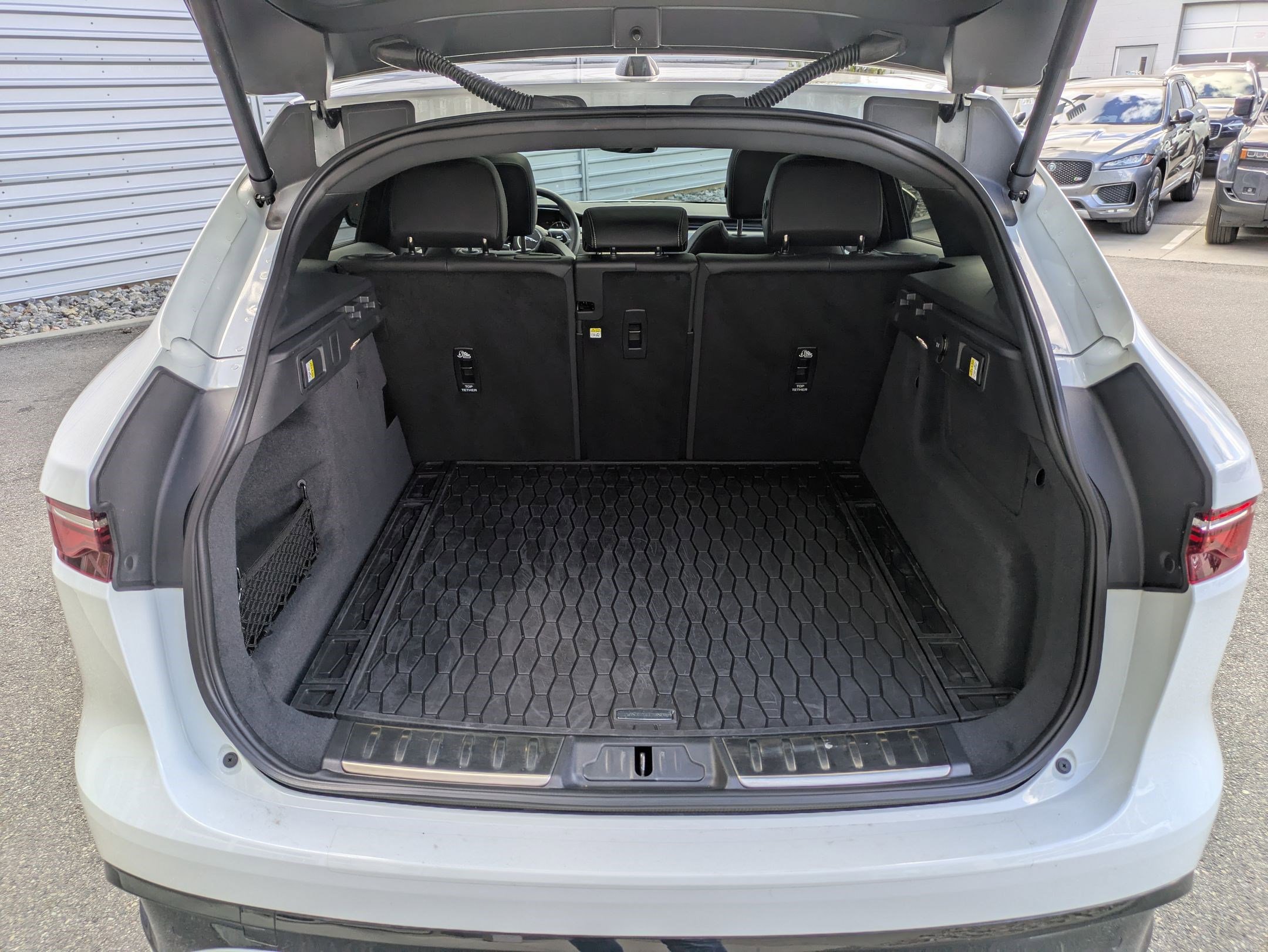 Used 2026 Jaguar F-PACE R-Dynamic S AWD/4WD image 31