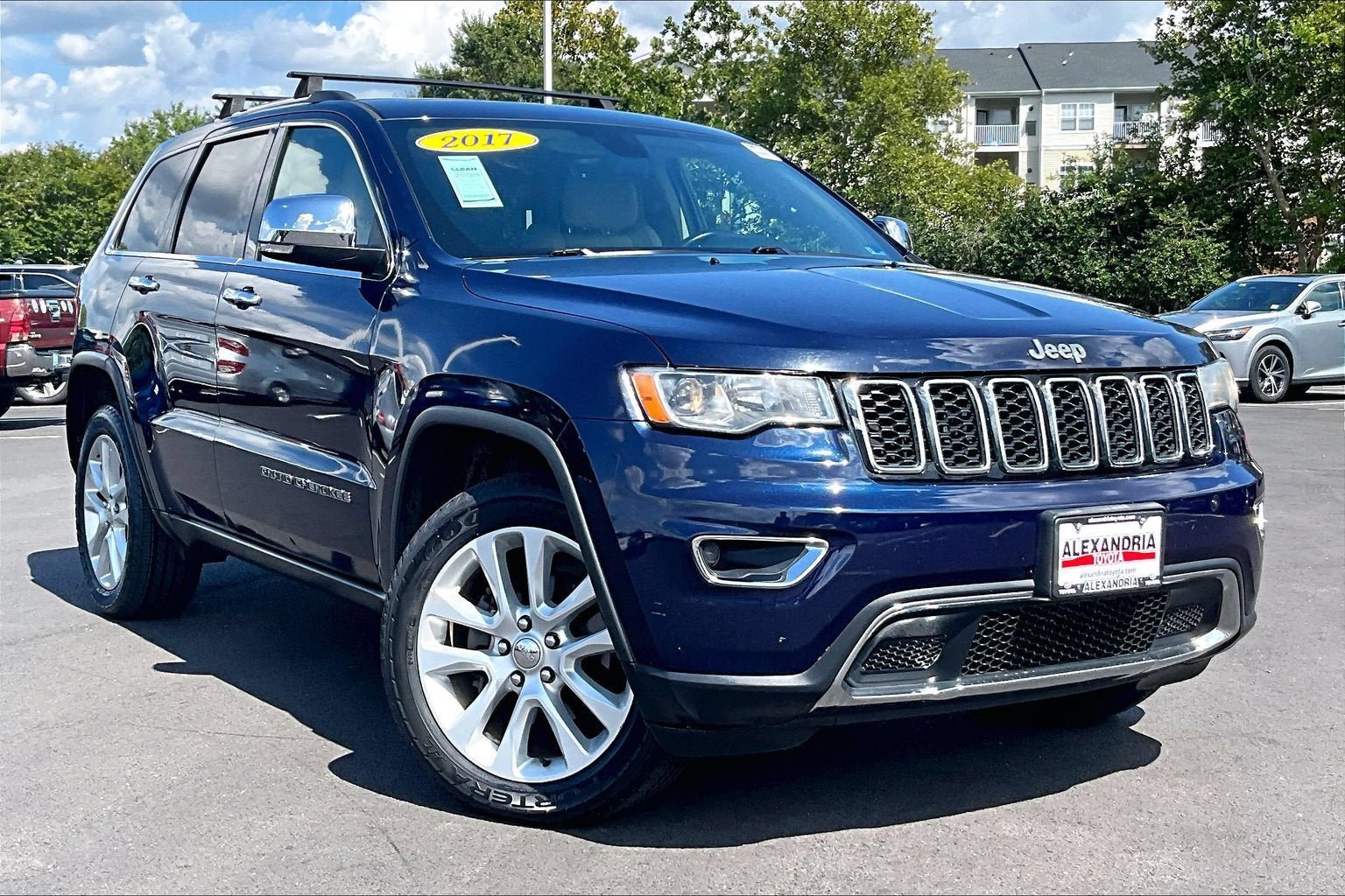 Used 2017 Jeep Grand Cherokee Limited AWD/4WD image 2