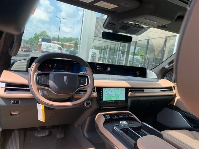 New 2026 Lincoln Navigator Black Label AWD/4WD image 17