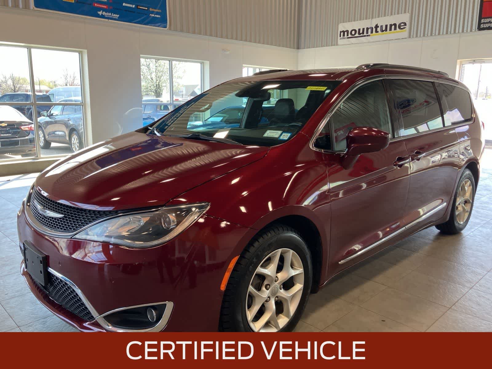 Used 2020 Chrysler Pacifica Touring-L FWD image 1
