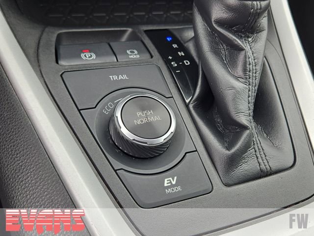 Used 2021 Toyota RAV4 LE image 8