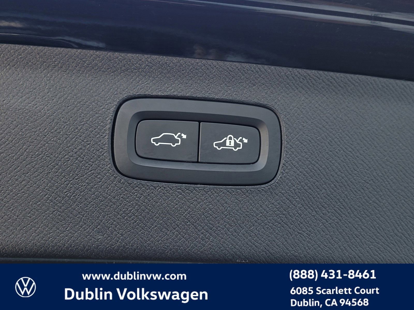 Used 2022 Volvo XC90 T8 Inscription Expression w/ Climate Package image 25