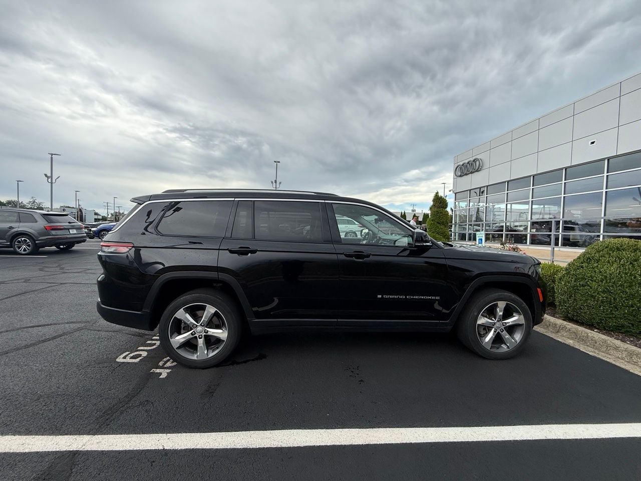 Used 2021 Jeep Grand Cherokee L Limited AWD/4WD image 4