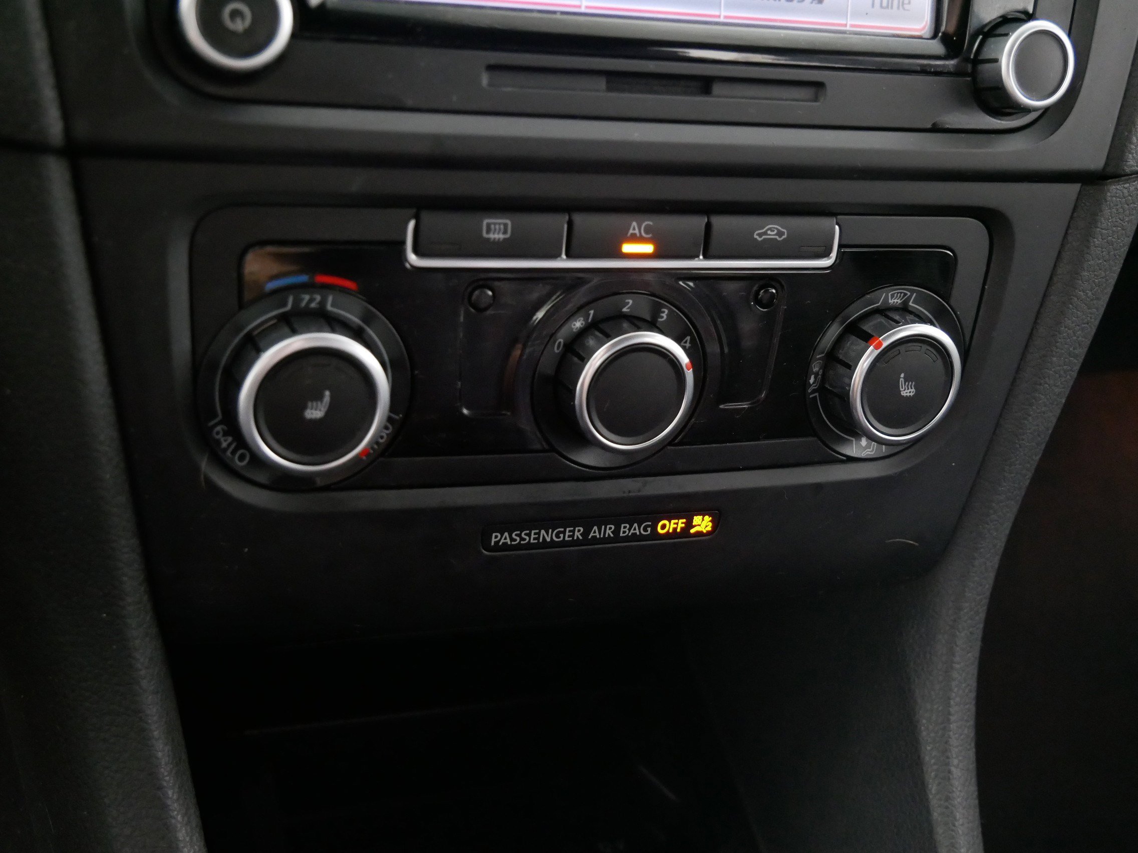 Used 2010 Volkswagen GTI 4-Door image 23