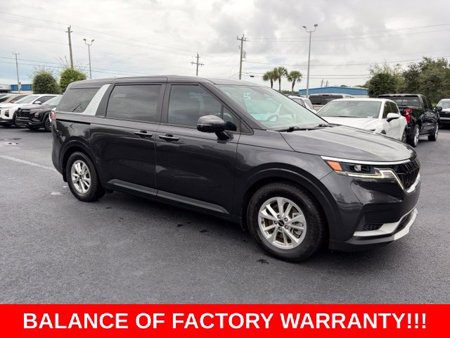 Used 2023 Kia Carnival LX FWD image 1