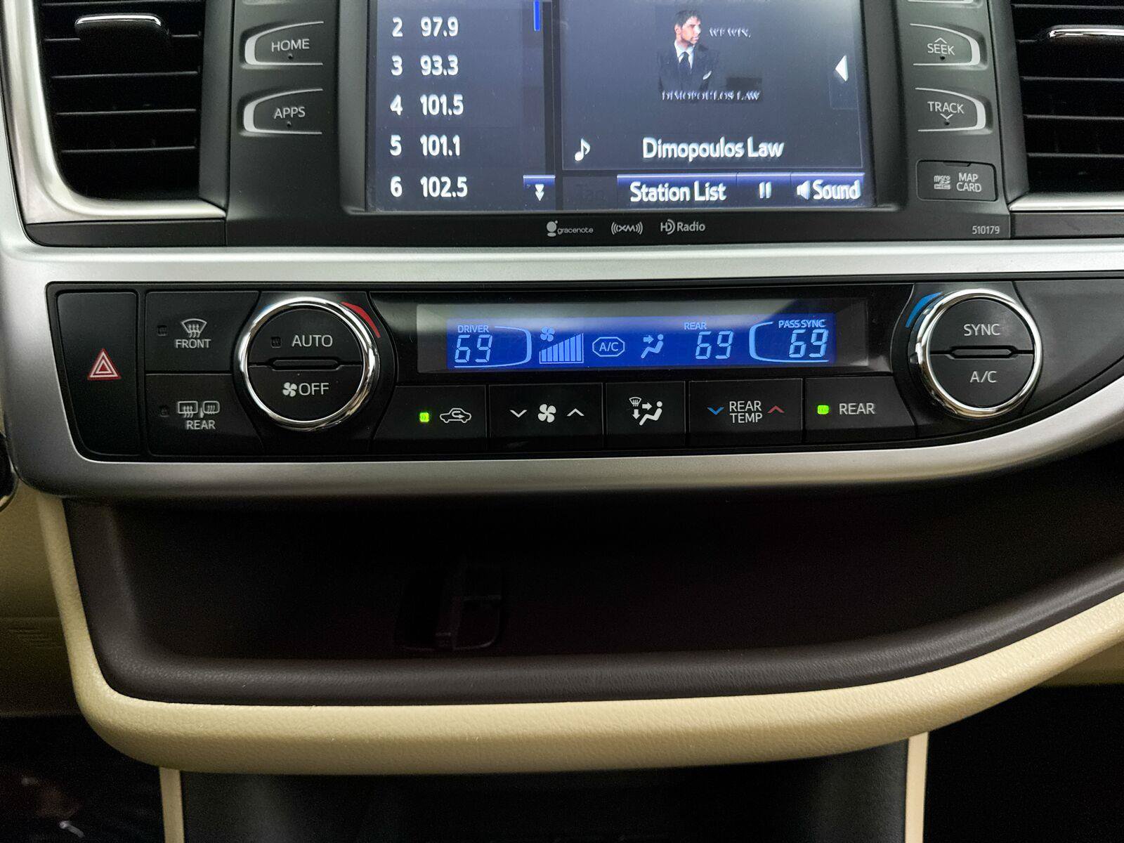 Used 2018 Toyota Highlander XLE FWD image 21