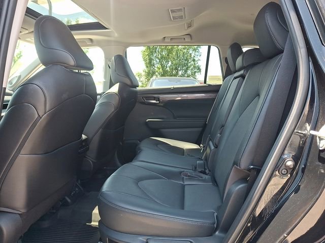 Used 2023 Toyota Highlander Limited AWD/4WD image 10