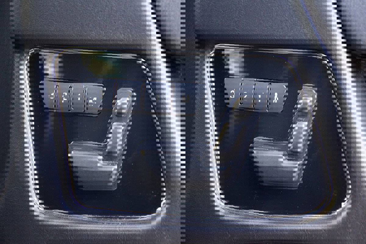 Used 2015 Mercedes-Benz G 63 AMG 4MATIC w/ PA6 Package image 43