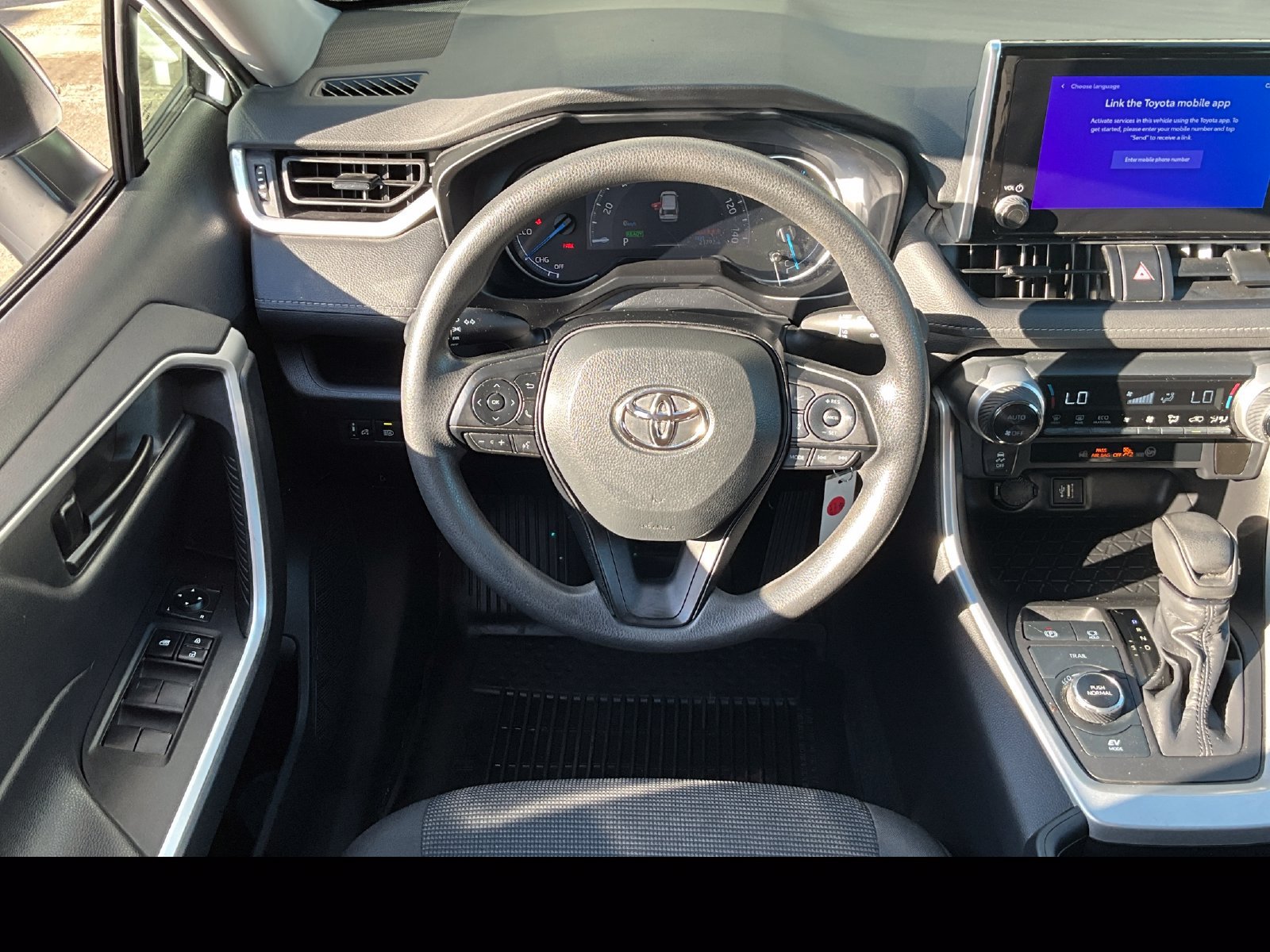 Used 2024 Toyota RAV4 LE AWD/4WD image 14
