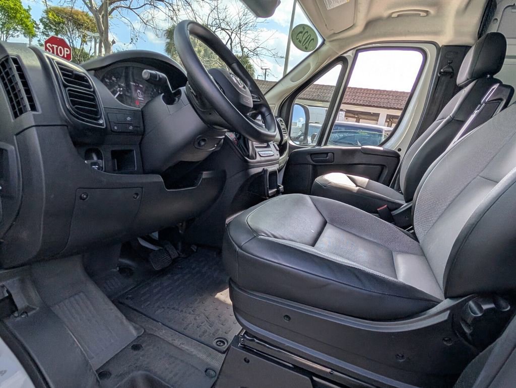 Used 2025 RAM ProMaster 2500 w/ Convenience Group FWD image 11