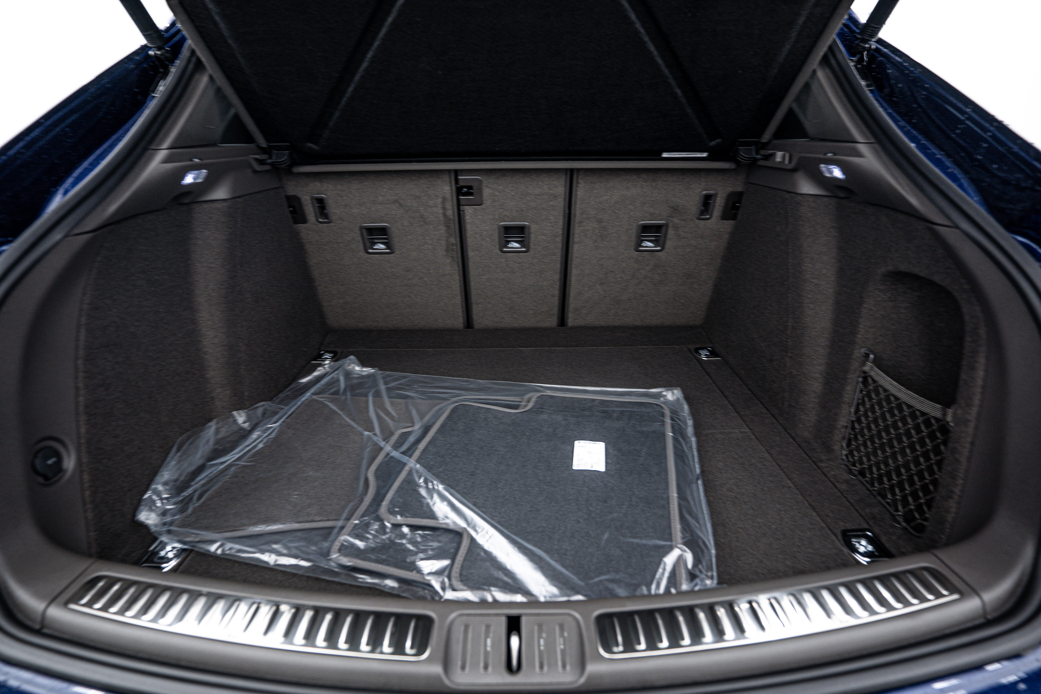 Certified 2025 Porsche Macan image 24