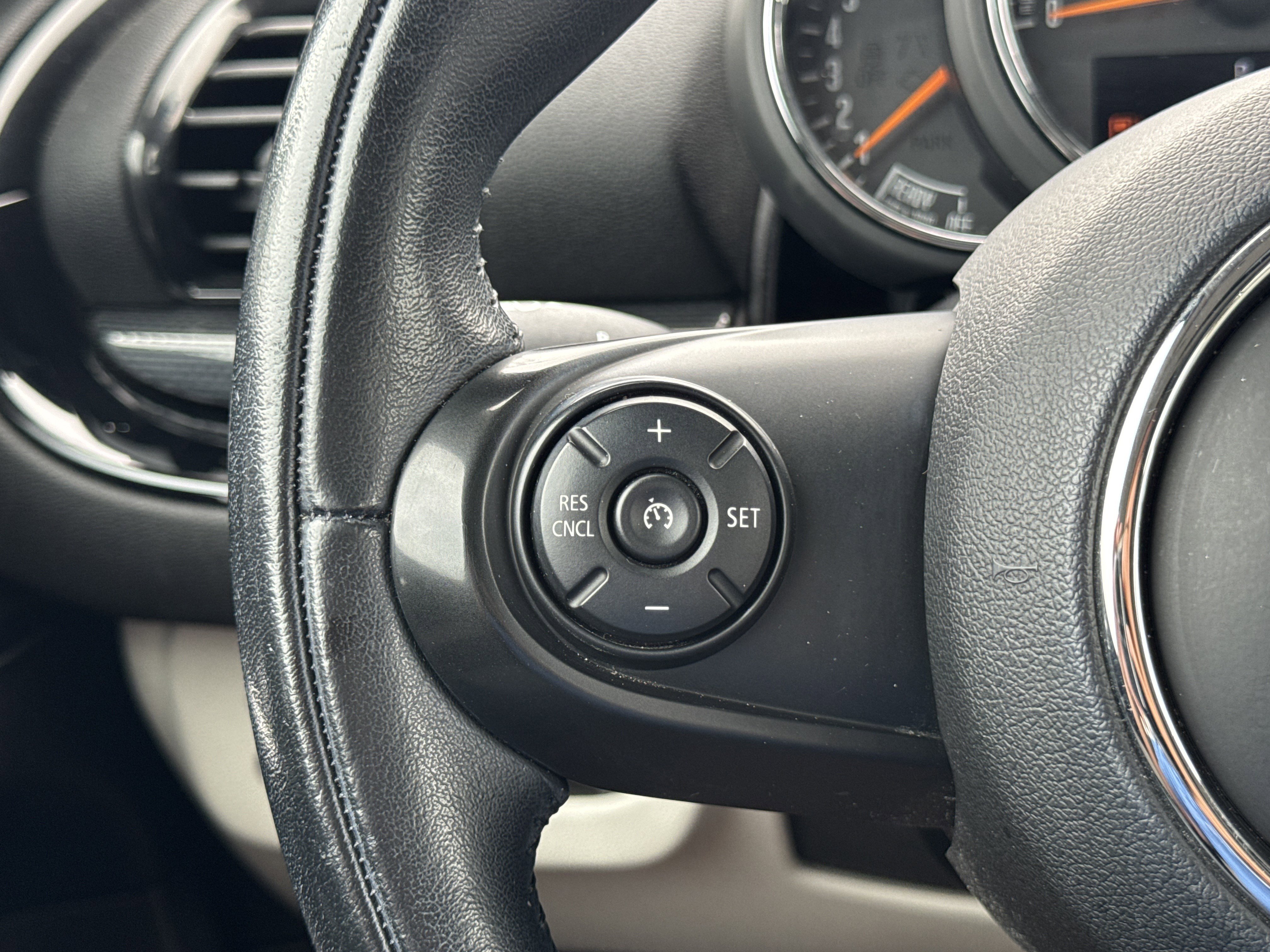 Used 2017 MINI Cooper Clubman FWD image 14