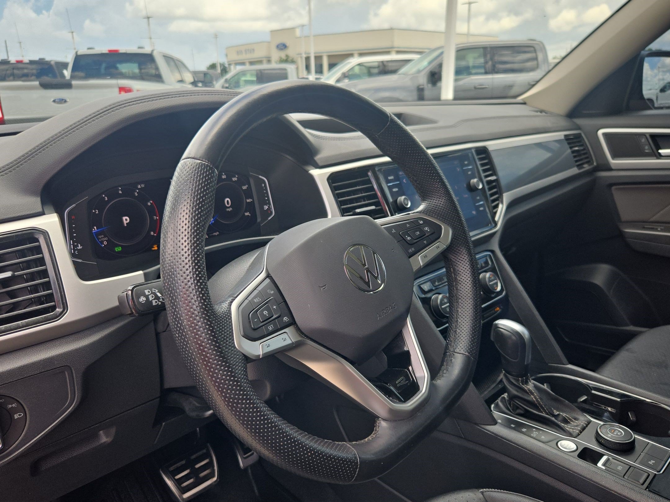 Used 2023 Volkswagen Atlas SEL R-Line AWD/4WD image 14