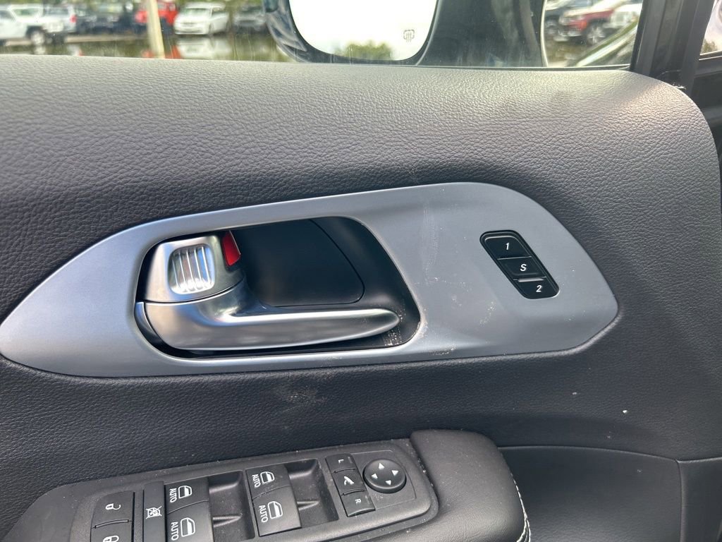 New 2026 Chrysler Pacifica Select FWD image 38