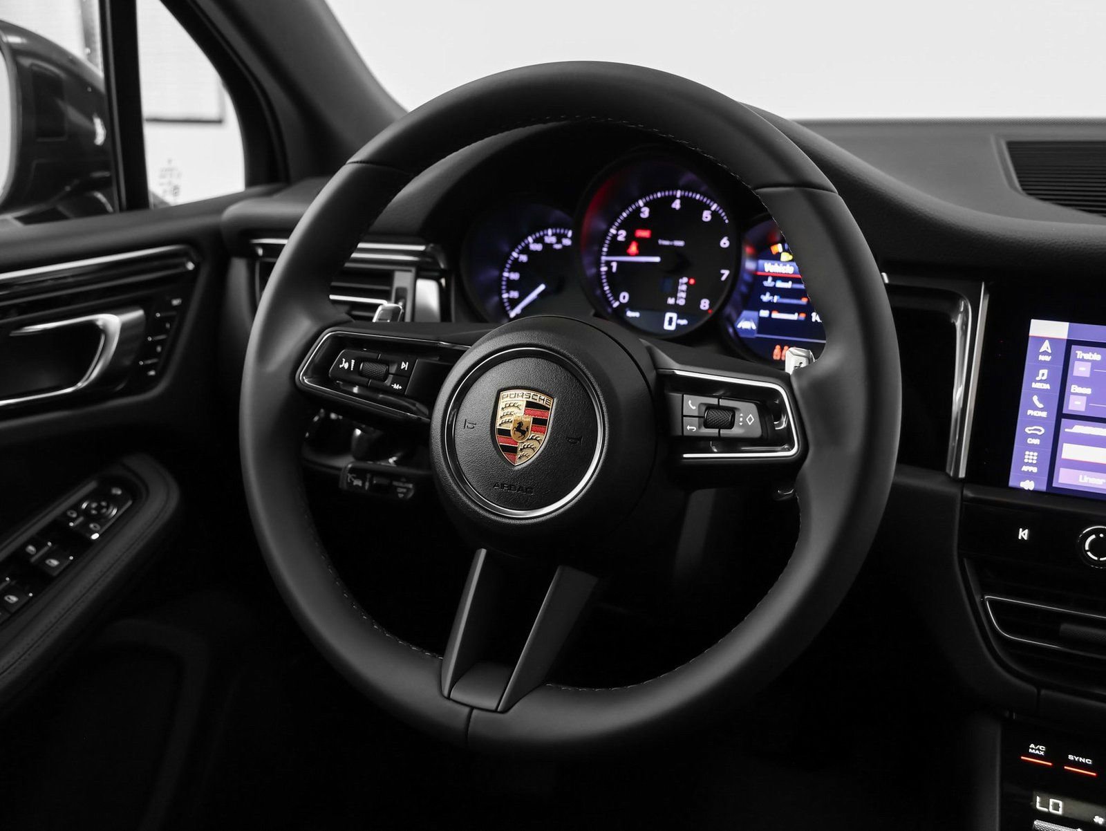 Certified 2025 Porsche Macan image 26