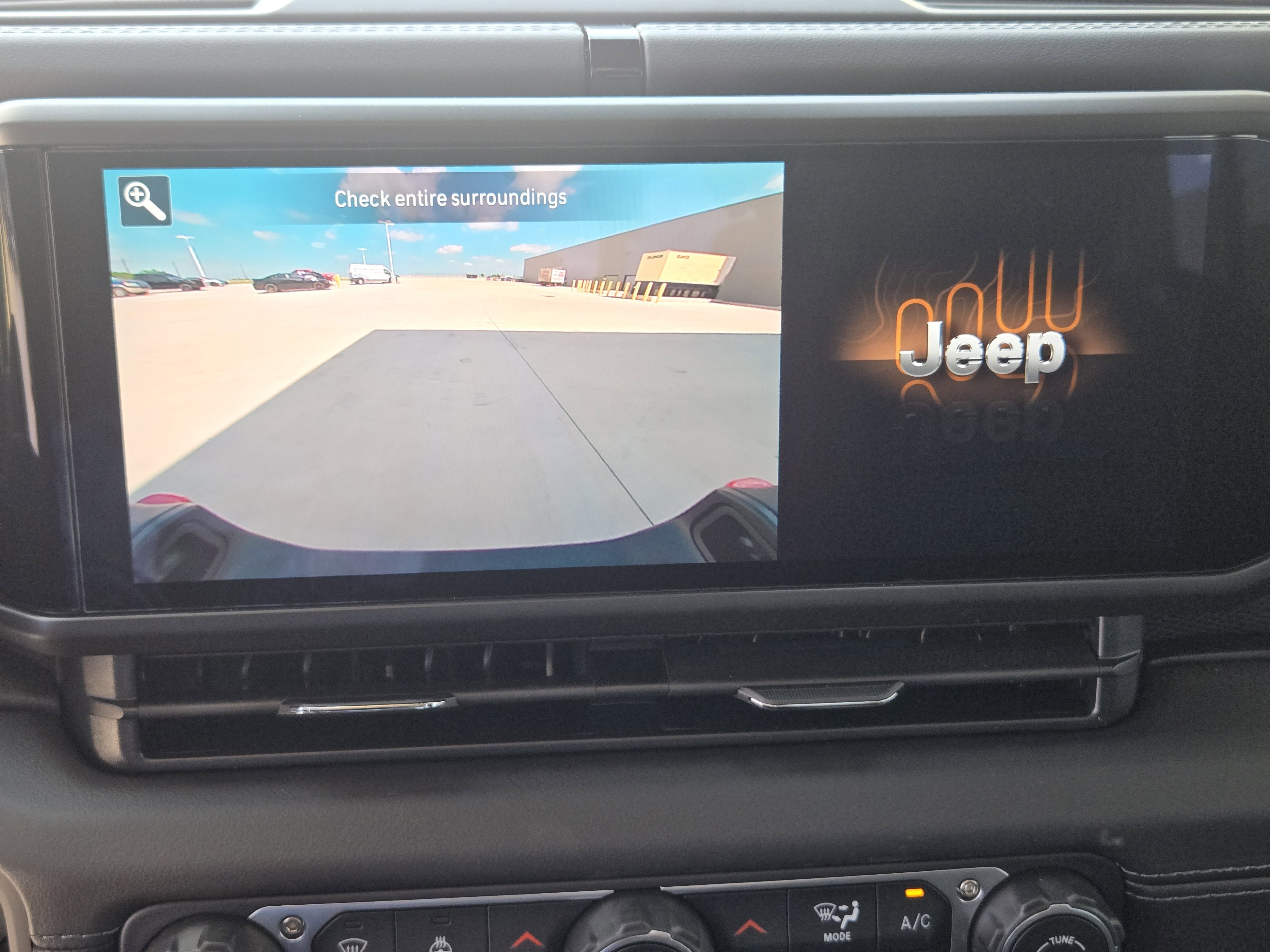 New 2025 Jeep Gladiator Rubicon w/ Convenience Group AWD/4WD image 16