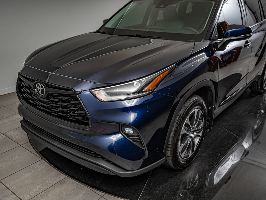 Used 2021 Toyota Highlander XLE AWD/4WD image 14