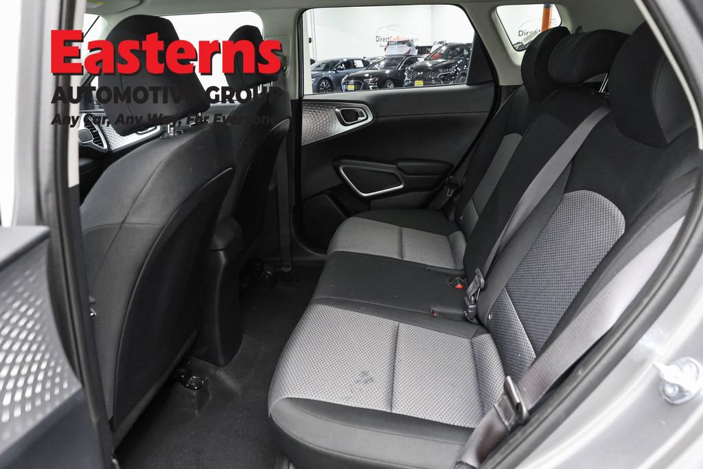 Used 2025 Kia Soul LX w/ LX Technology Package FWD image 20