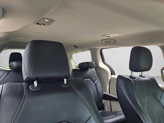 Used 2019 Chrysler Pacifica Touring-L FWD image 19