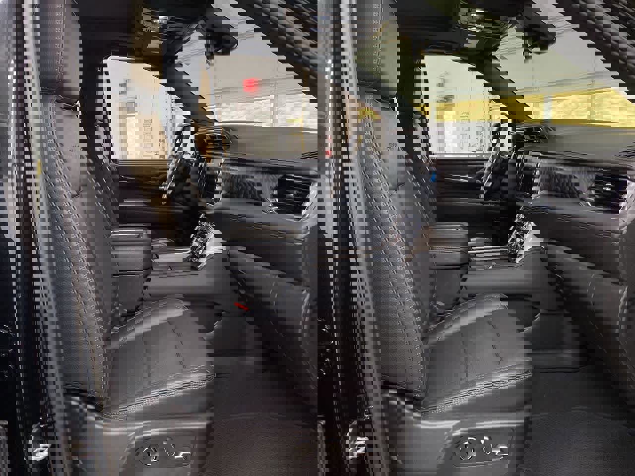 Used 2024 GMC Yukon Denali image 18