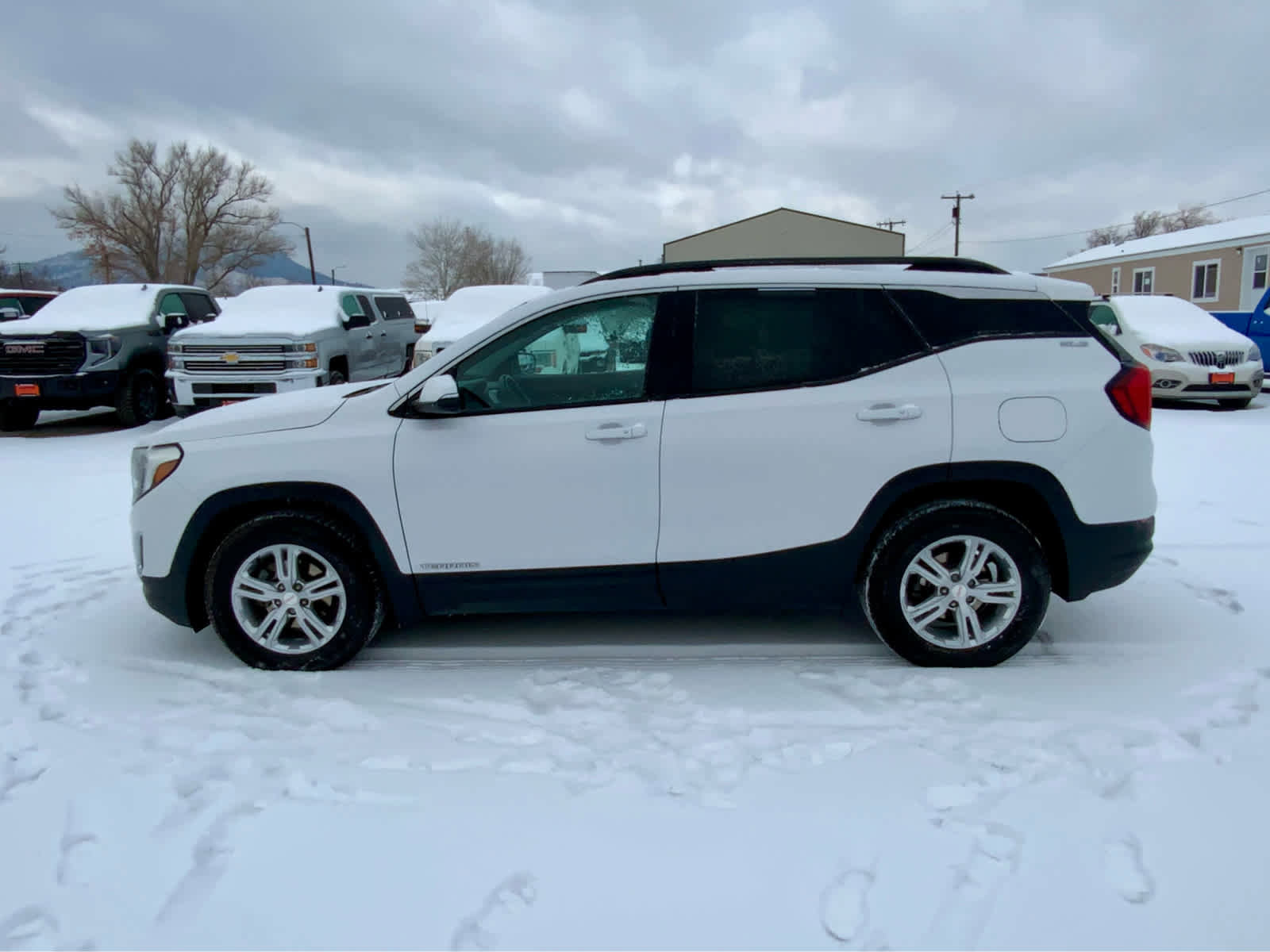 Used 2020 GMC Terrain SLE w/ Driver Convenience Package image 2