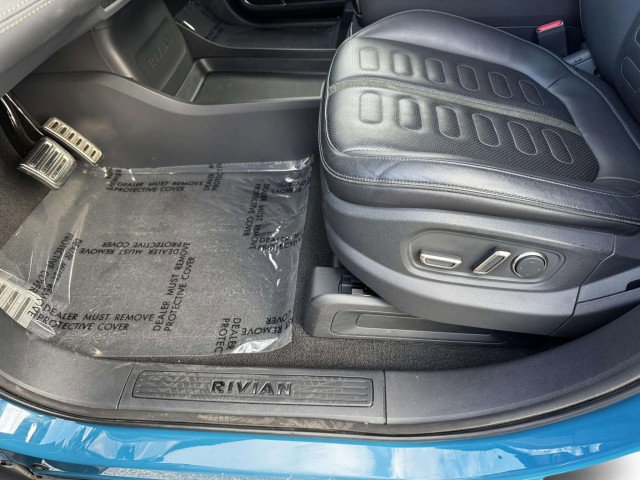 Used 2022 Rivian R1T Adventure image 21