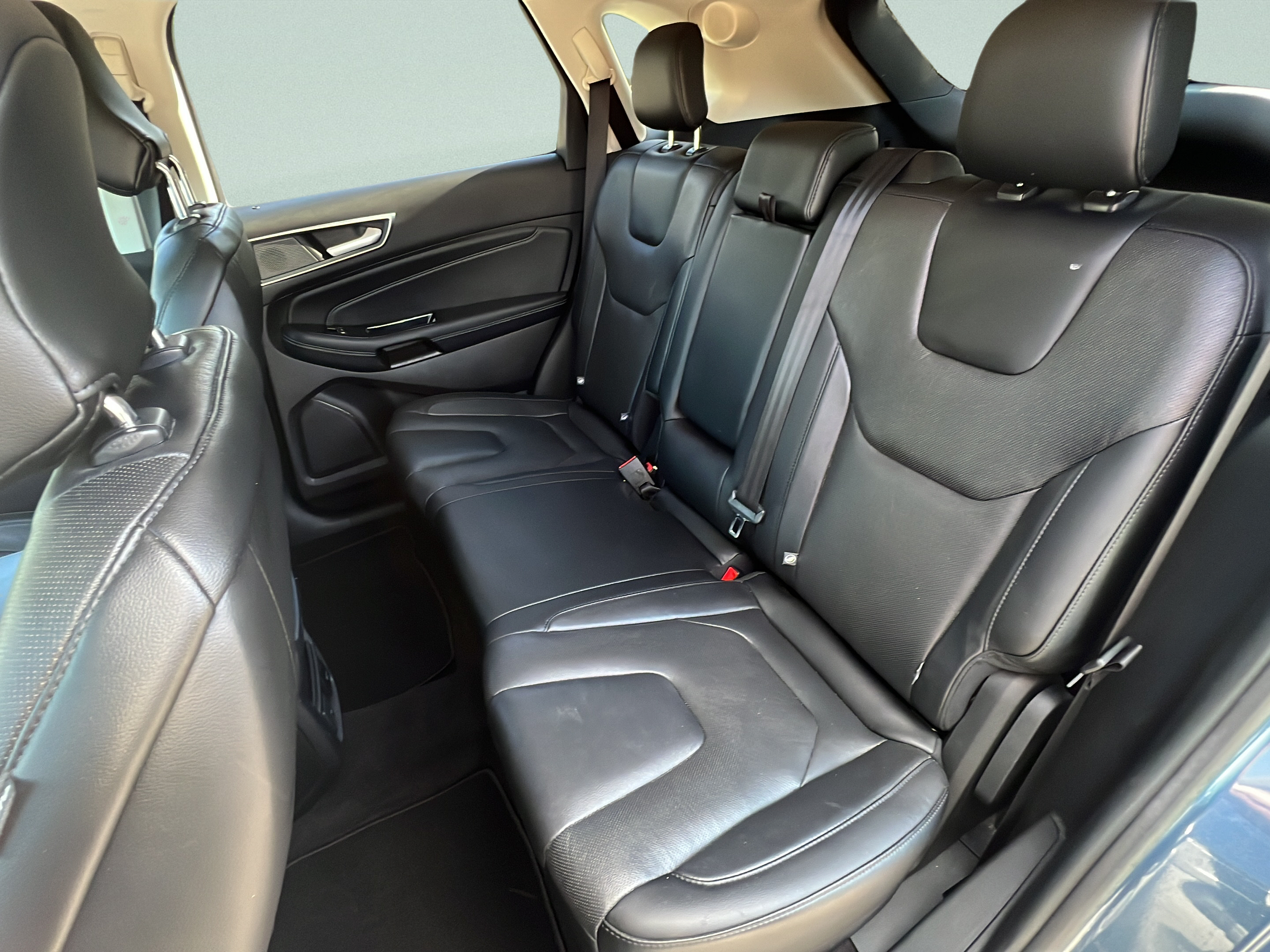Used 2019 Ford Edge Titanium w/ Equipment Group 301A FWD image 10