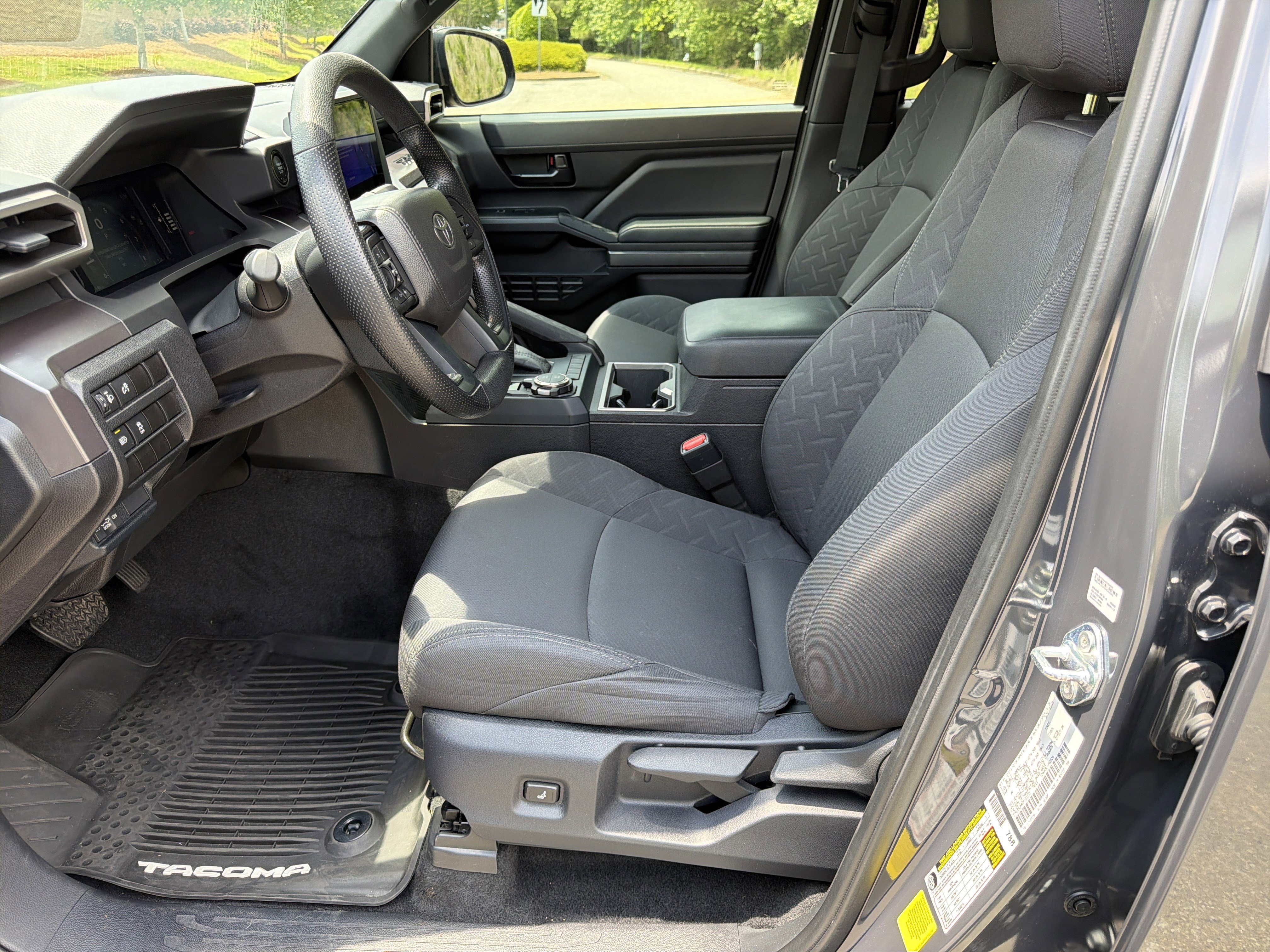 Used 2025 Toyota Tacoma SR5 AWD/4WD image 9