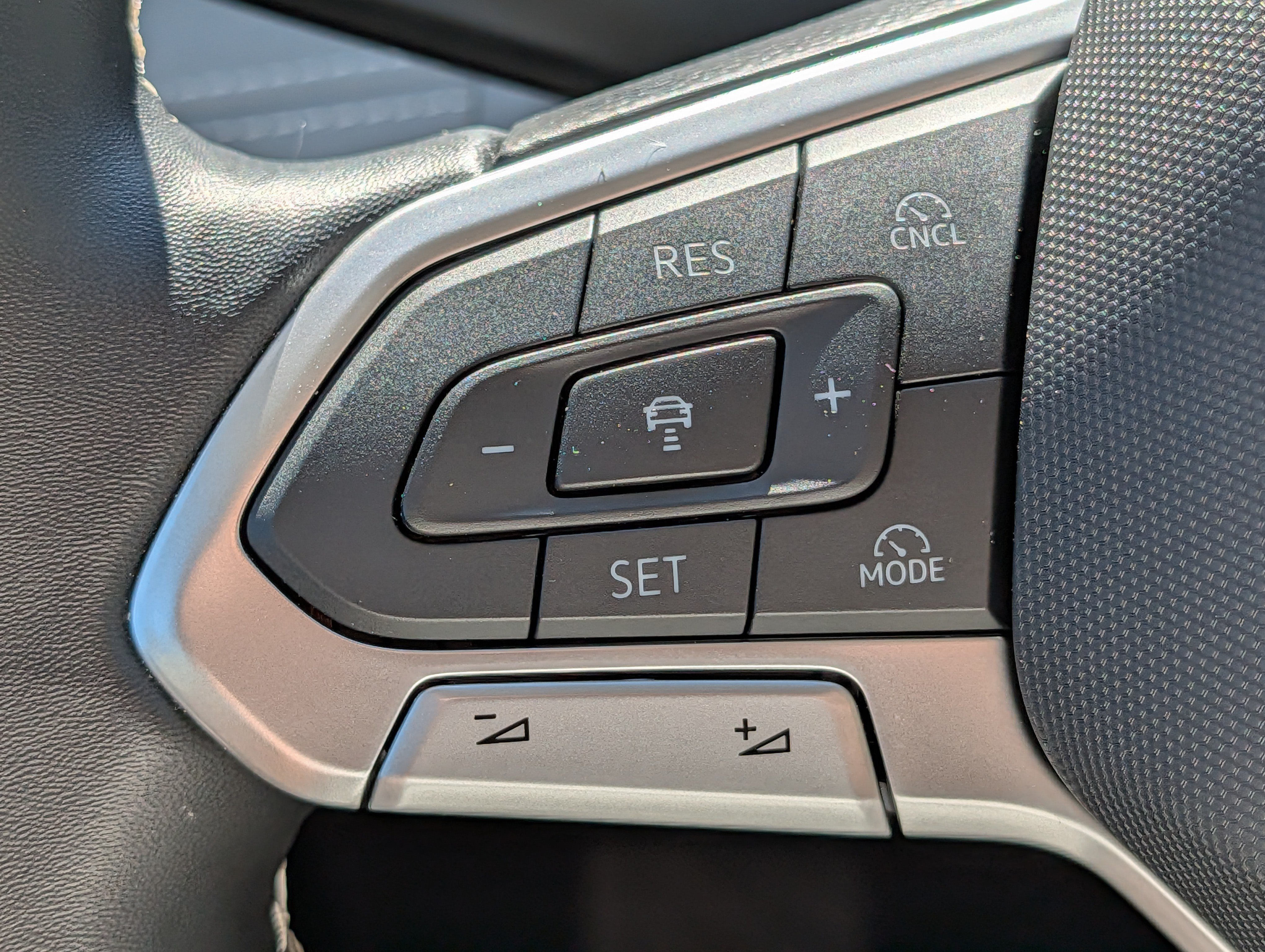 Certified 2026 Volkswagen Tiguan SE AWD/4WD image 31