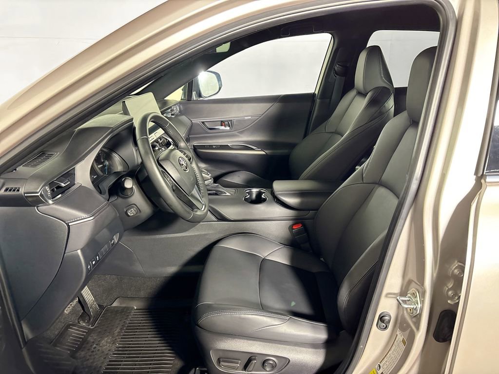 Used 2024 Toyota Venza Nightshade image 11