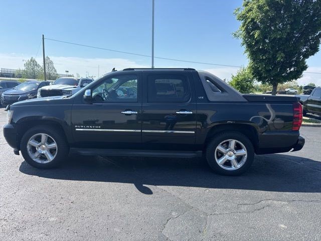 Used 2010 Chevrolet Avalanche LTZ AWD/4WD image 10