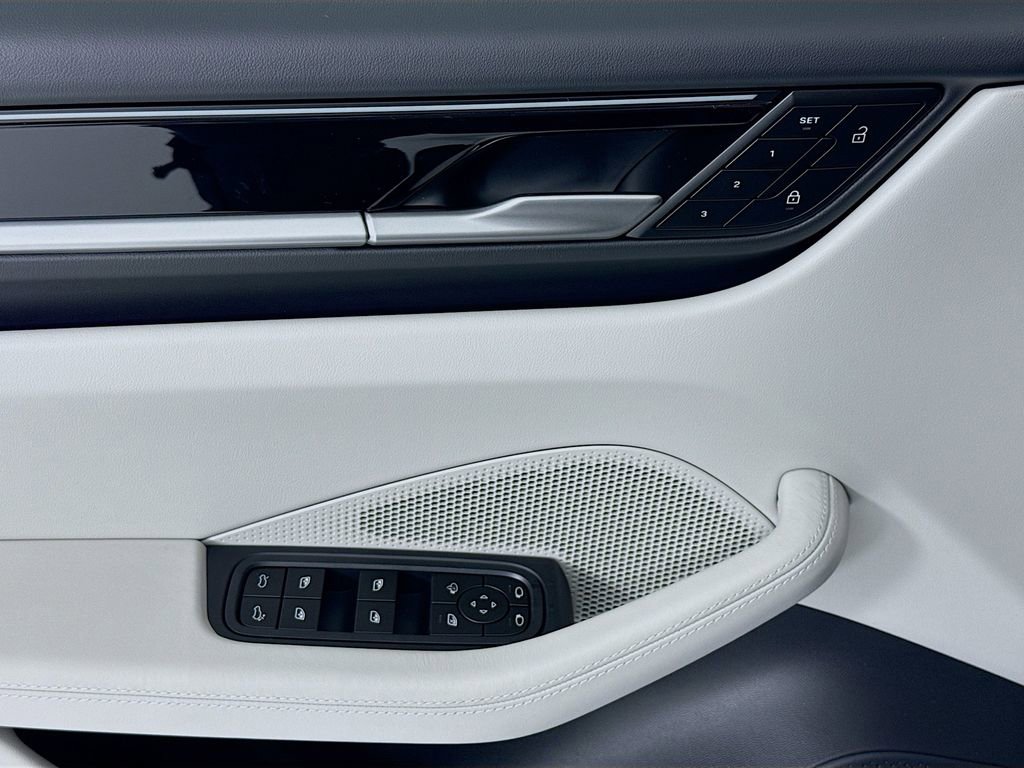 New 2026 Porsche Macan Electric image 11