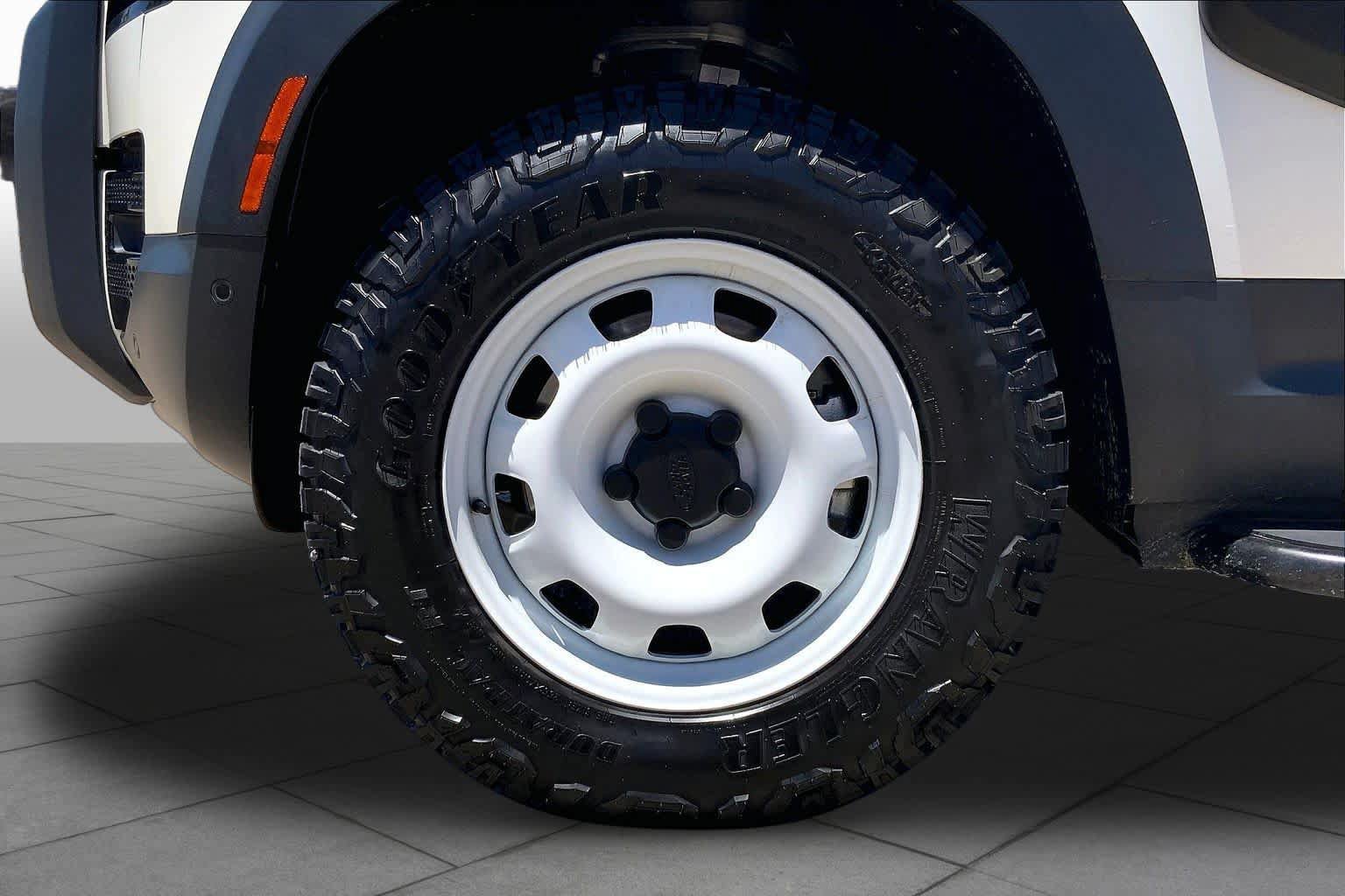 Used 2024 Land Rover Defender 110 S AWD/4WD image 10