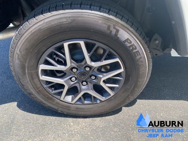 Used 2025 Jeep Wrangler Unlimited Sahara AWD/4WD image 10