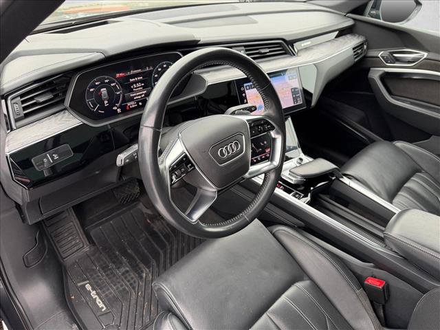 Used 2019 Audi e-tron Prestige w/ Prestige Package AWD/4WD image 10