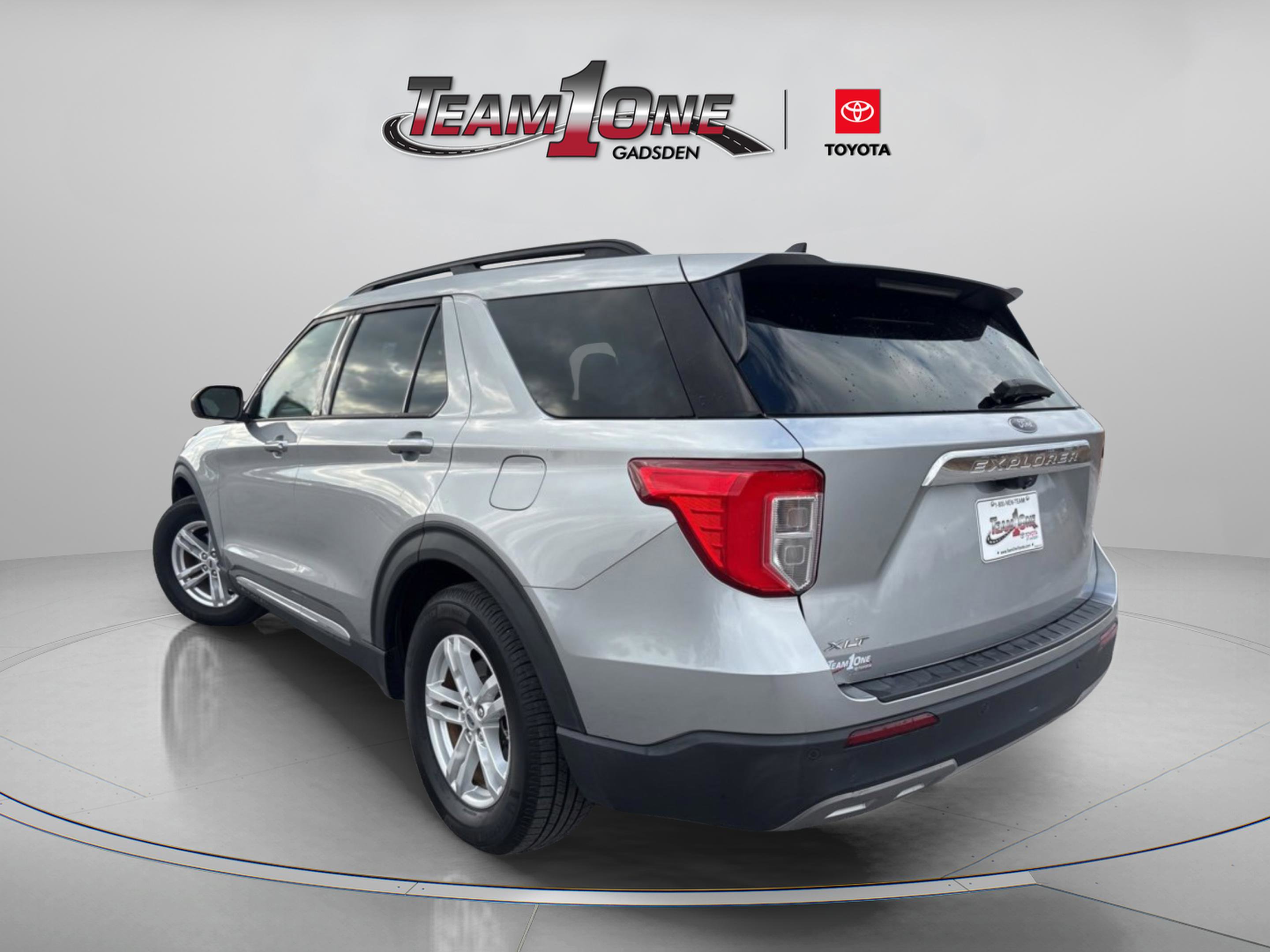 Used 2021 Ford Explorer XLT w/ Equipment Group 202A image 6