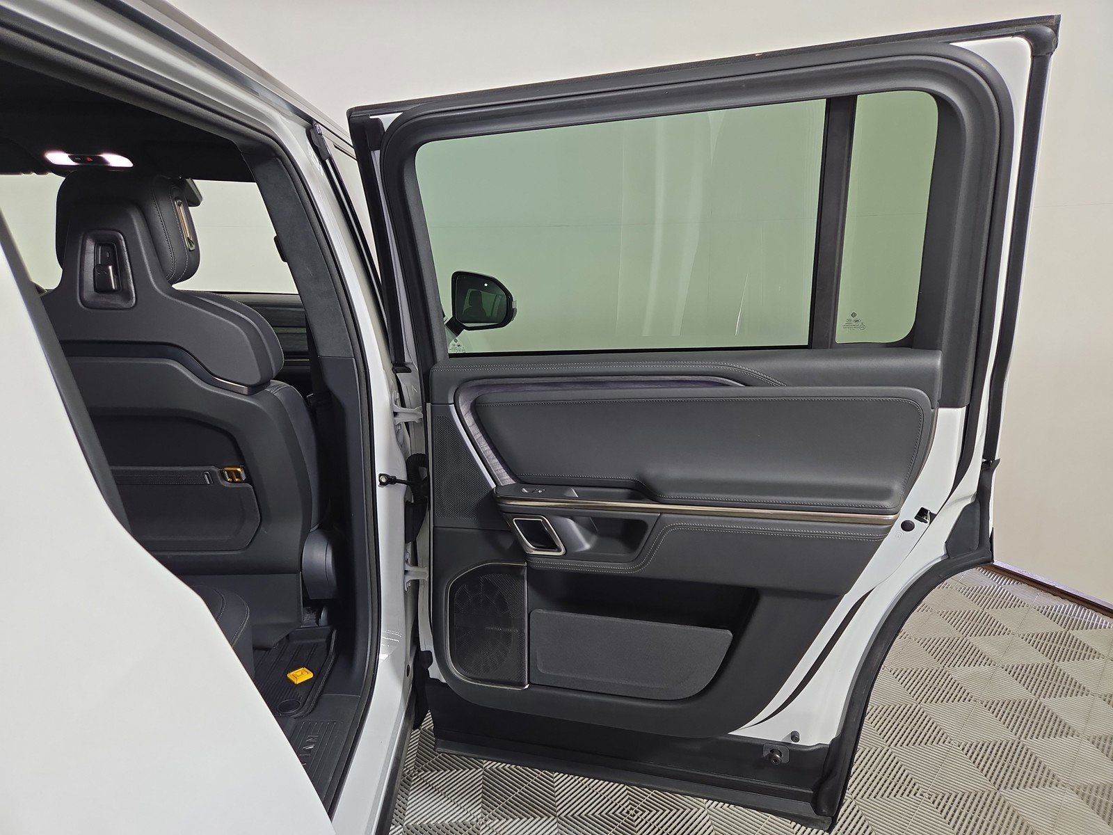 Used 2022 Rivian R1S Launch Edition image 19