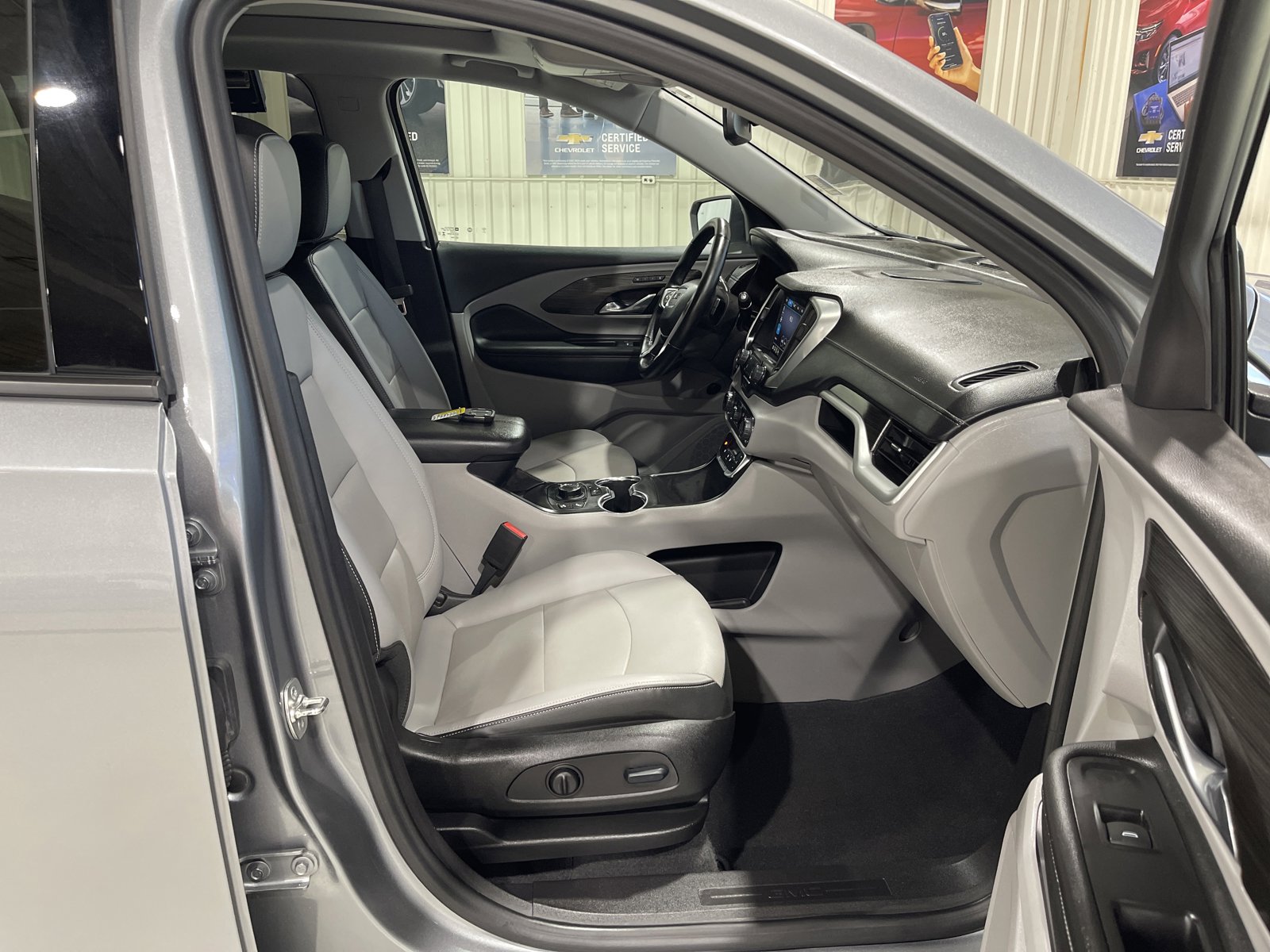 Used 2024 GMC Terrain SLT w/ Infotainment Package II AWD/4WD image 18