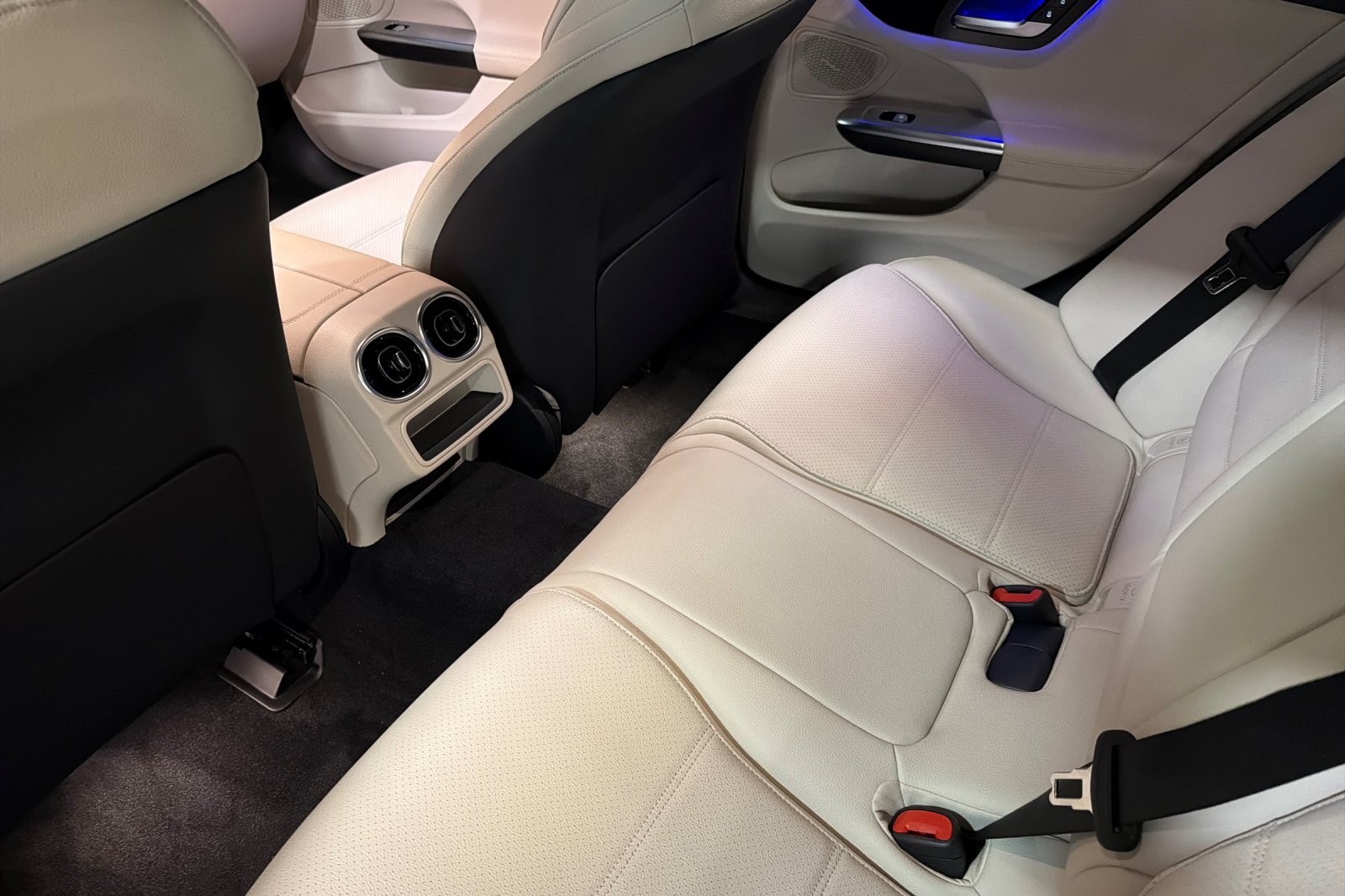 New 2026 Mercedes-Benz C 300 Sedan image 11
