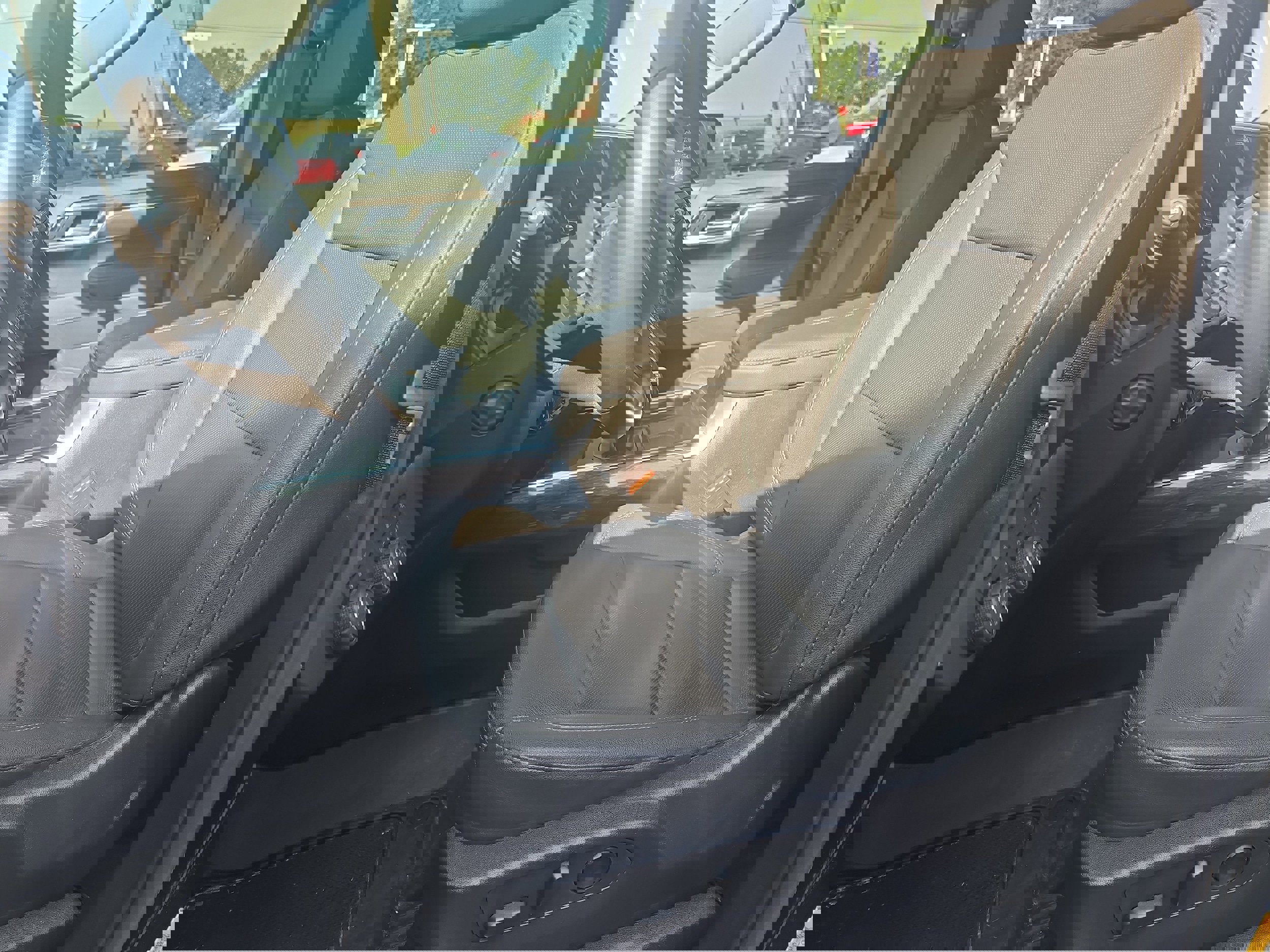 Used 2023 Chevrolet Silverado 1500 LTZ w/ Technology Package image 9