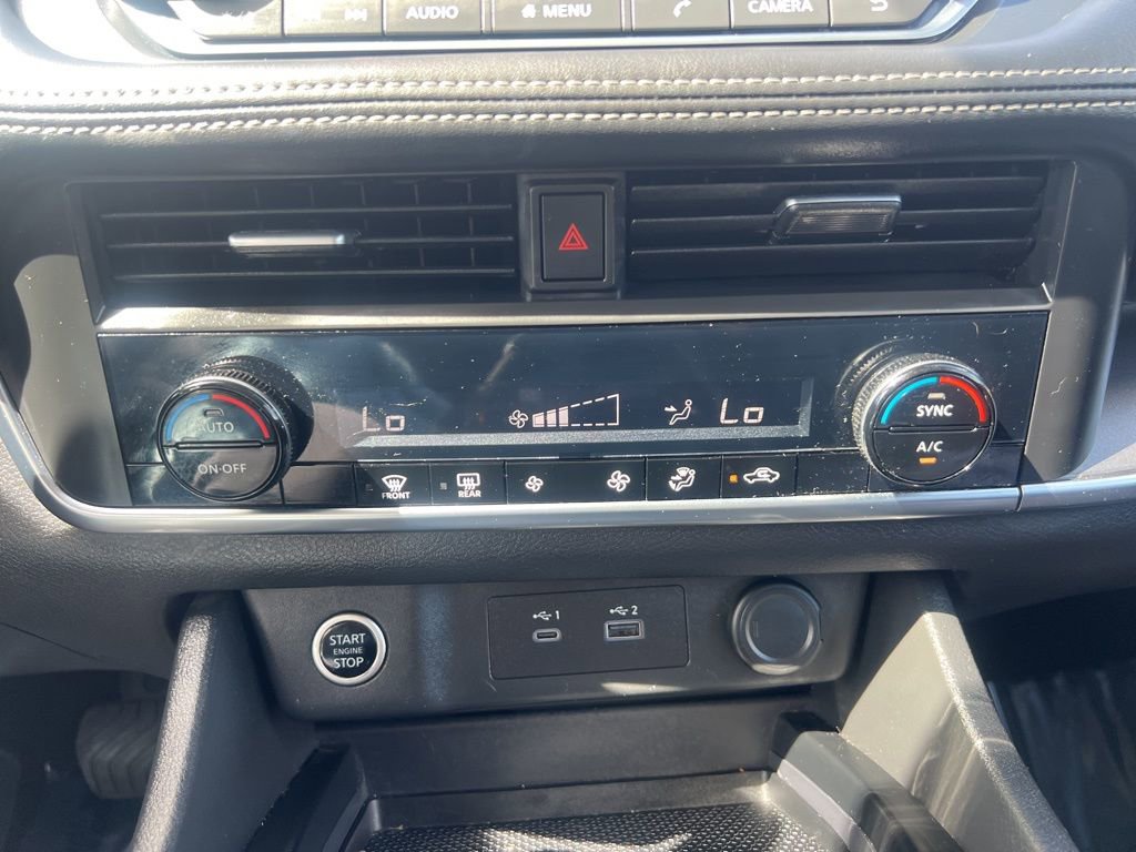 Used 2023 Nissan Rogue SV image 37