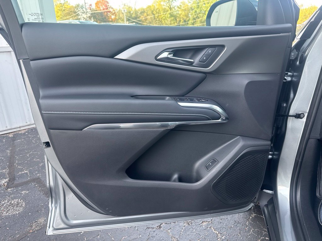 New 2027 Chevrolet Traverse LT AWD/4WD image 14