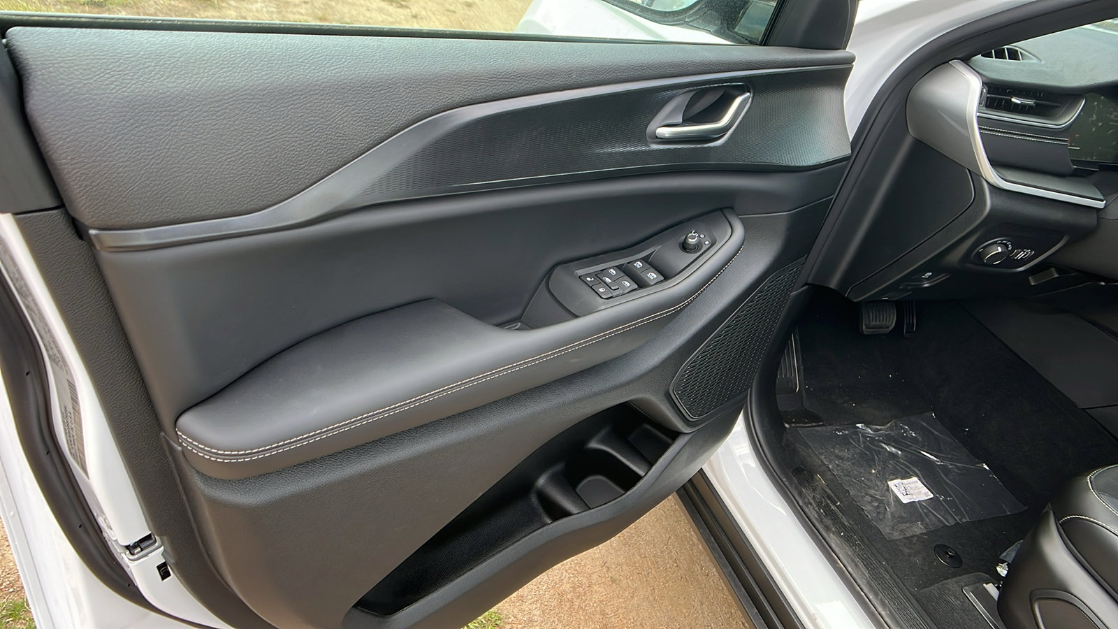 New 2025 Jeep Grand Cherokee L Altitude image 14