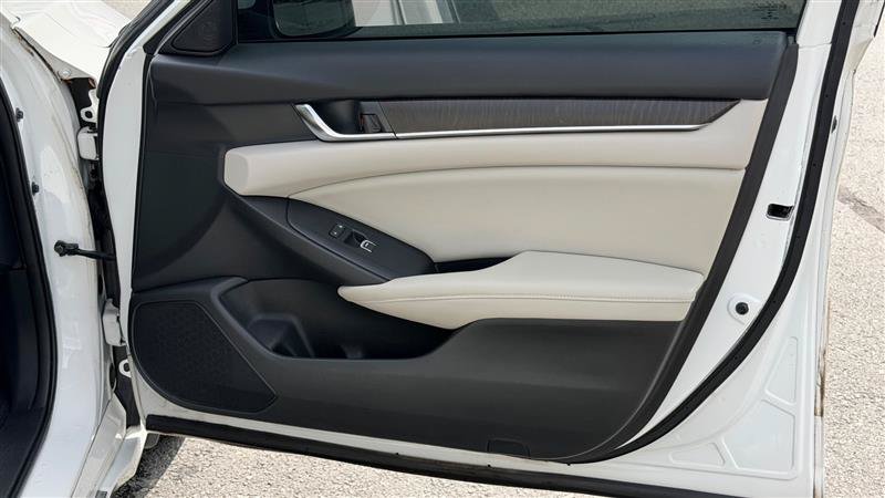 Used 2018 Honda Accord EX image 33