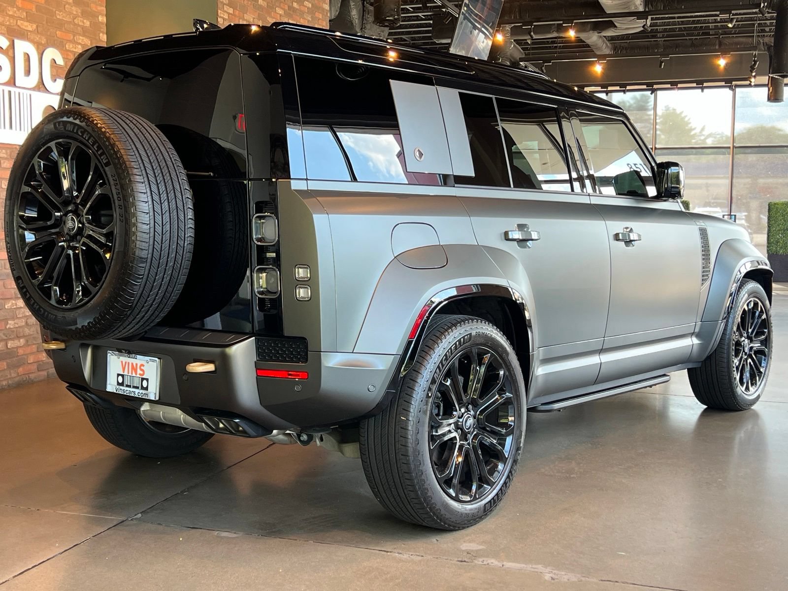 Used 2025 Land Rover Defender 110 AWD/4WD image 2