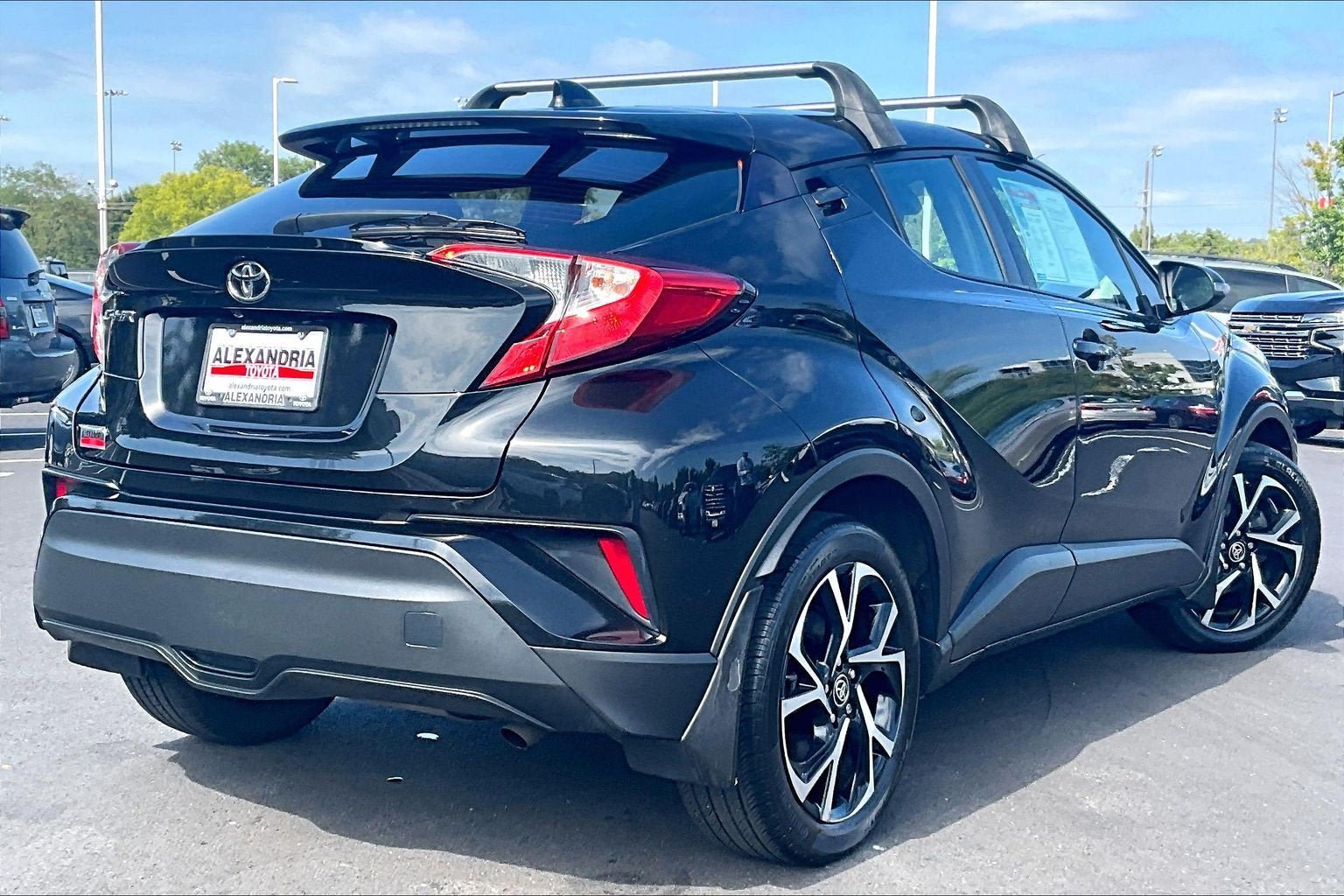Used 2022 Toyota C-HR XLE FWD image 11
