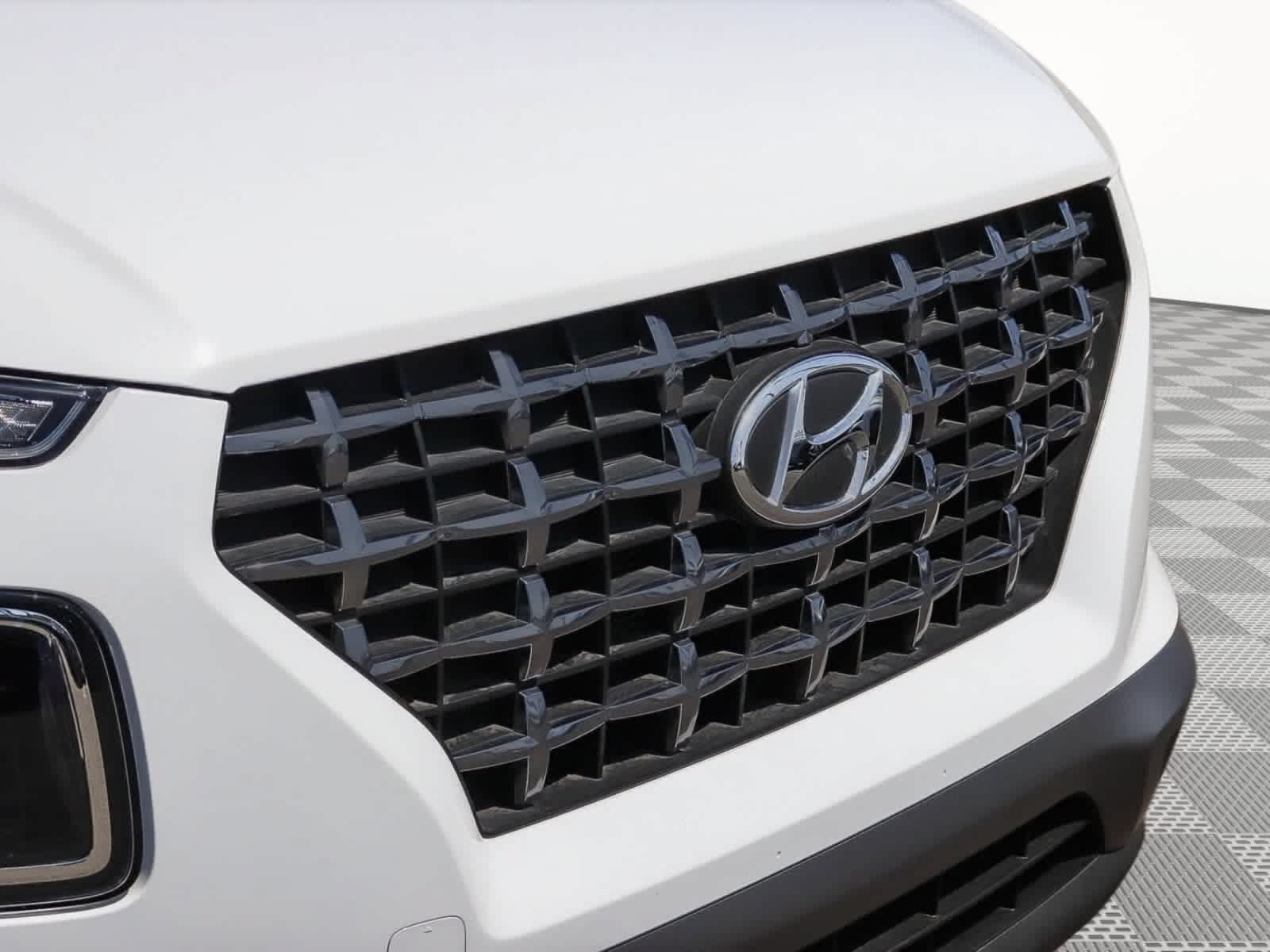 Used 2024 Hyundai Venue SEL FWD image 6
