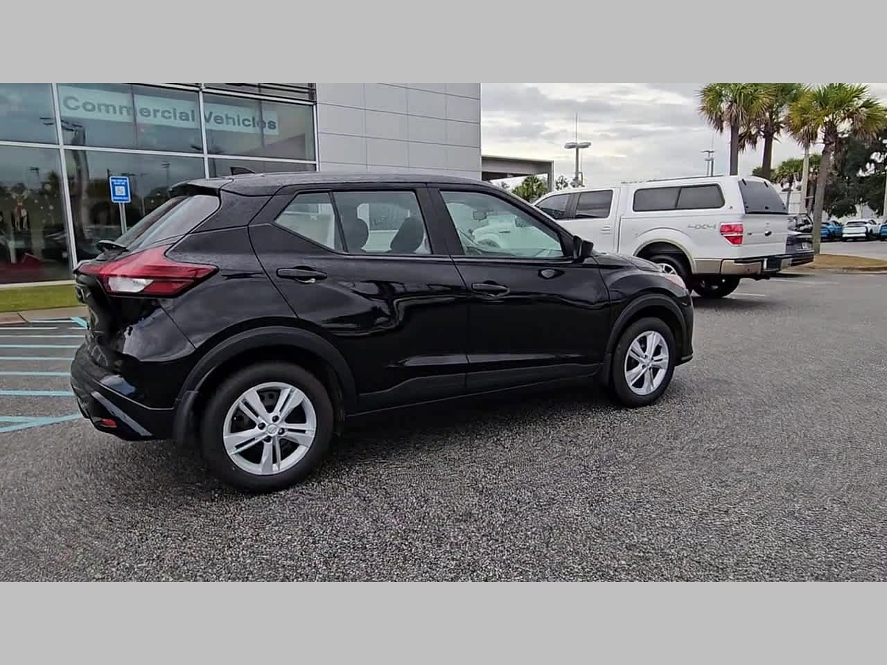 New 2025 Nissan Kicks Play S image 32